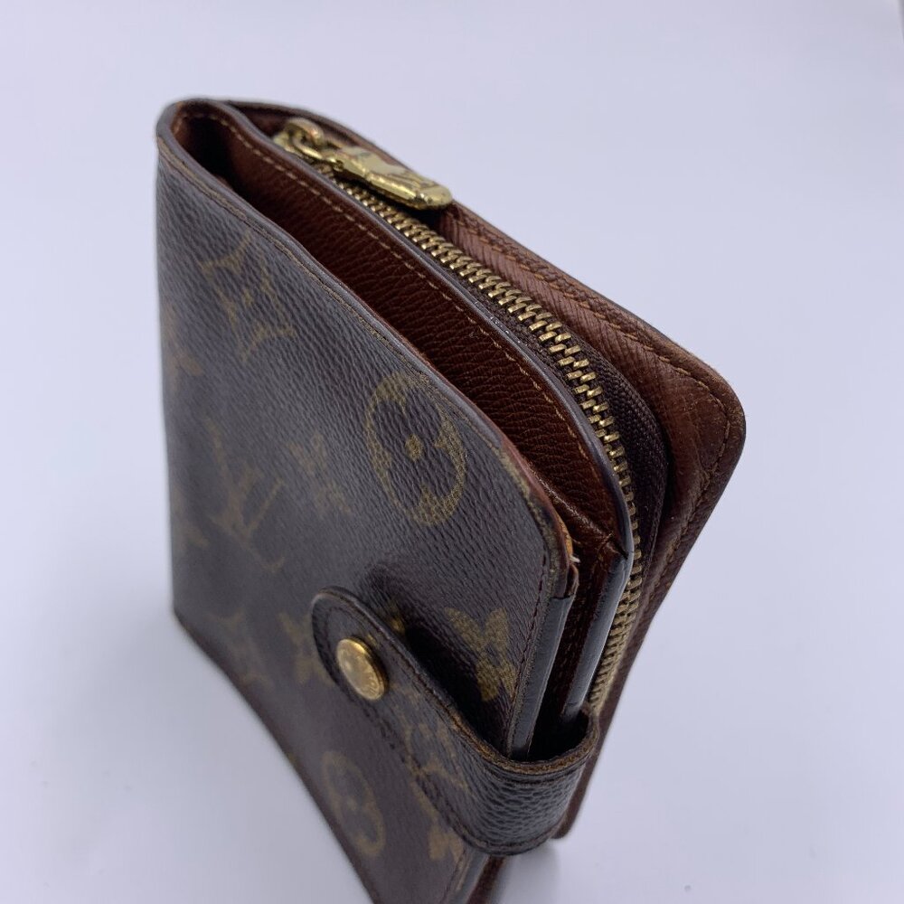Authentic LOUIS VUITTON Monogram Compact Wallet - Picture 3 of 16